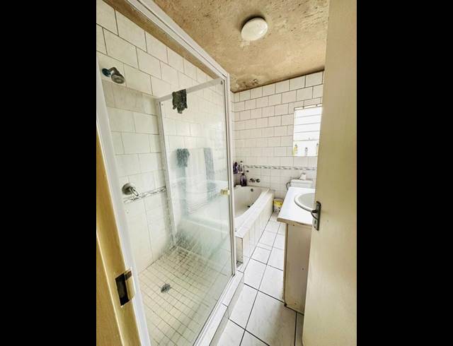 2 BEDROOM APARTMENT FOR SALE IN WYCHWOOD